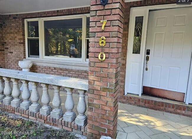 760 Oak Glen Rd in Howell, NJ - Building Photo - Building Photo