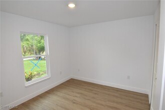 5289 Caputo Ave in North Port, FL - Foto de edificio - Building Photo