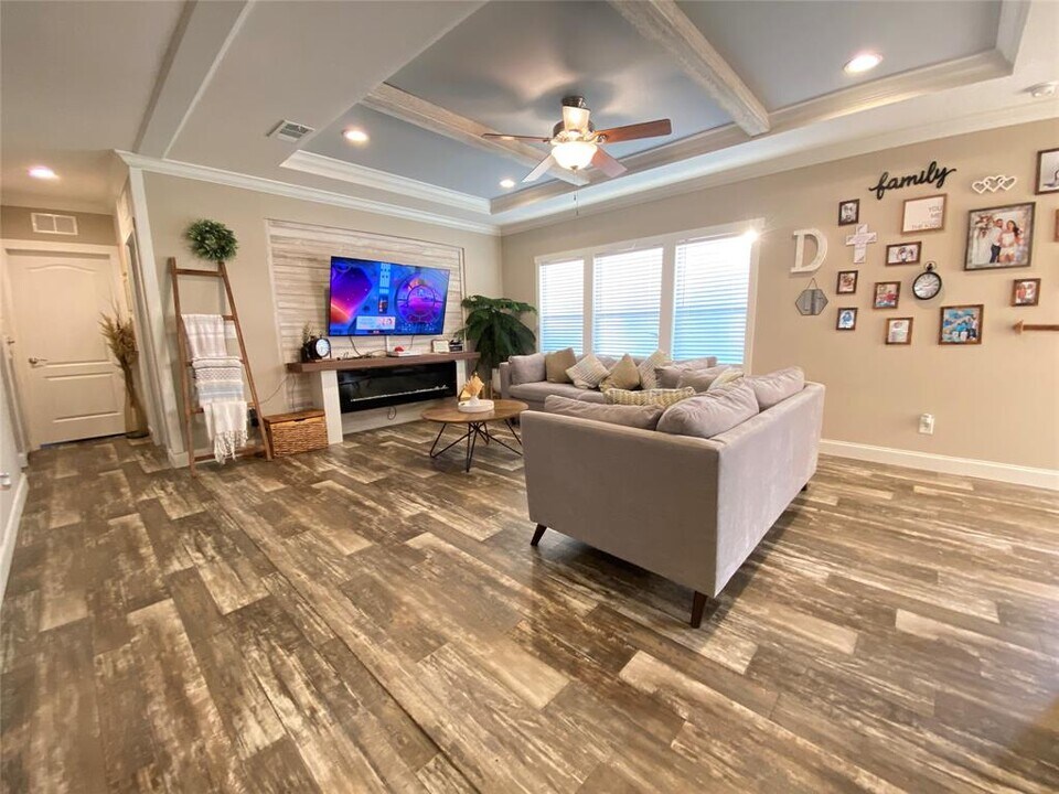167 Lacy Dr in Elgin, TX - Building Photo
