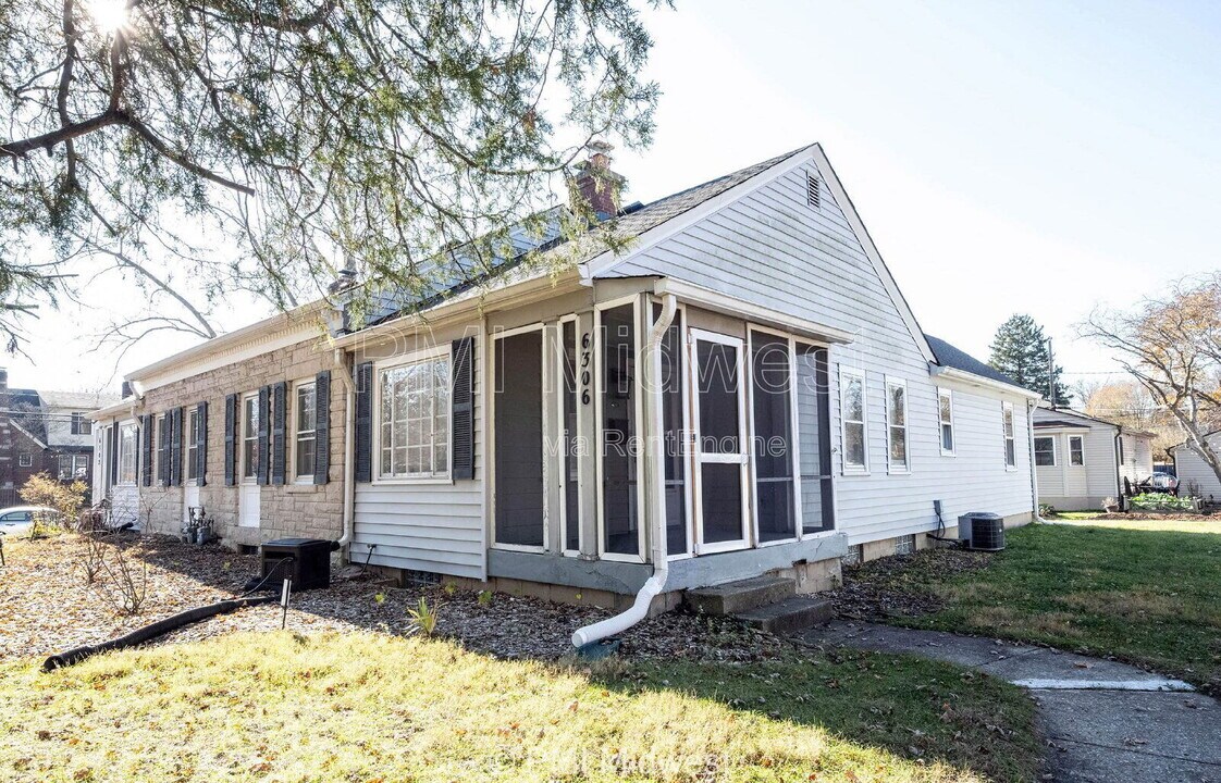 6306 N Washington Blvd in Indianapolis, IN - Foto de edificio