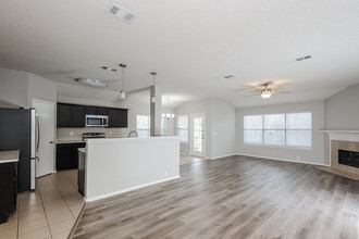833 Lariat Dr in Saginaw, TX - Building Photo - Building Photo