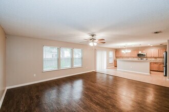 2427 Brian Lakes Dr E in Jacksonville, FL - Foto de edificio - Building Photo