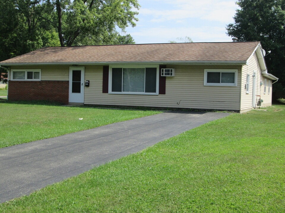 2433 Bainbridge Ave in Youngstown, OH - Building Photo
