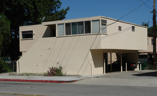 24310 Newhall Ave in Newhall, CA - Building Photo - Building Photo