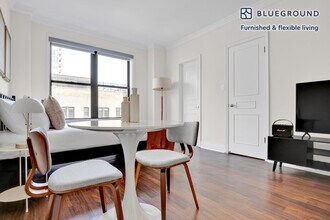 200 E Chestnut St in Chicago, IL - Building Photo - Building Photo