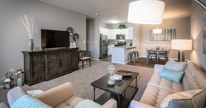 Woodlake Apartments in Gurnee, IL - Building Photo - Building Photo
