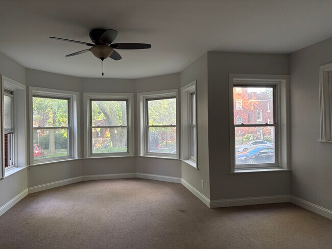 7818 S Bennett Ave in Chicago, IL - Building Photo - Building Photo