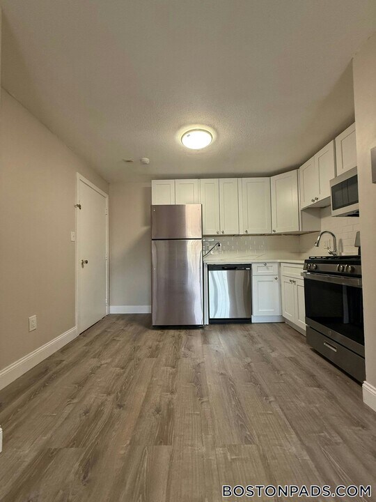 71 Bernier St in Lowell, MA - Foto de edificio