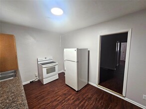 219 N High St in Belleville, IL - Building Photo - Building Photo