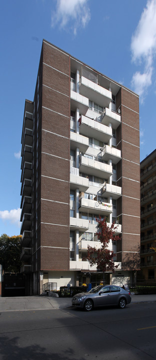 The Lakeside in Toronto, ON - Building Photo