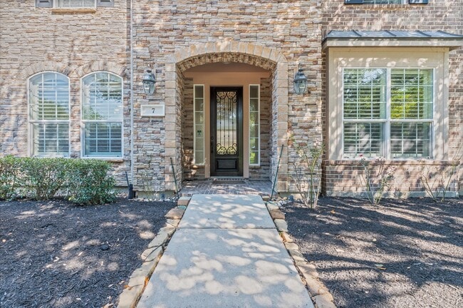 property at 7 N Beech Springs Cir