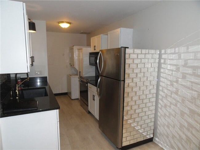 20 Eagle Ln in Fairport, NY - Building Photo - Building Photo