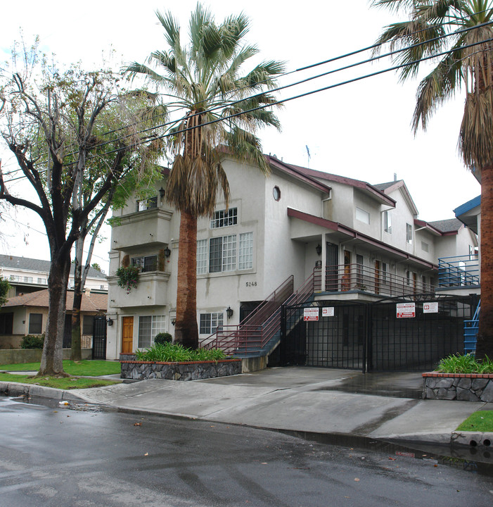 5248 Cartwright Ave in North Hollywood, CA - Building Photo