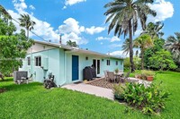 19720 SW 99th Ct in Miami, FL - Foto de edificio - Building Photo