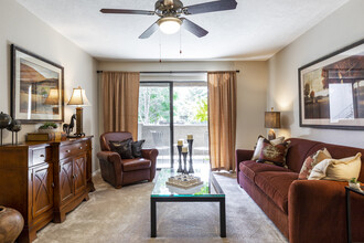 La Mirage Apartment Homes in Albuquerque, NM - Building Photo - Interior Photo