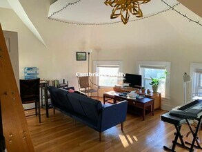 70 Craigie St, Unit 4B in Somerville, MA - Foto de edificio - Building Photo