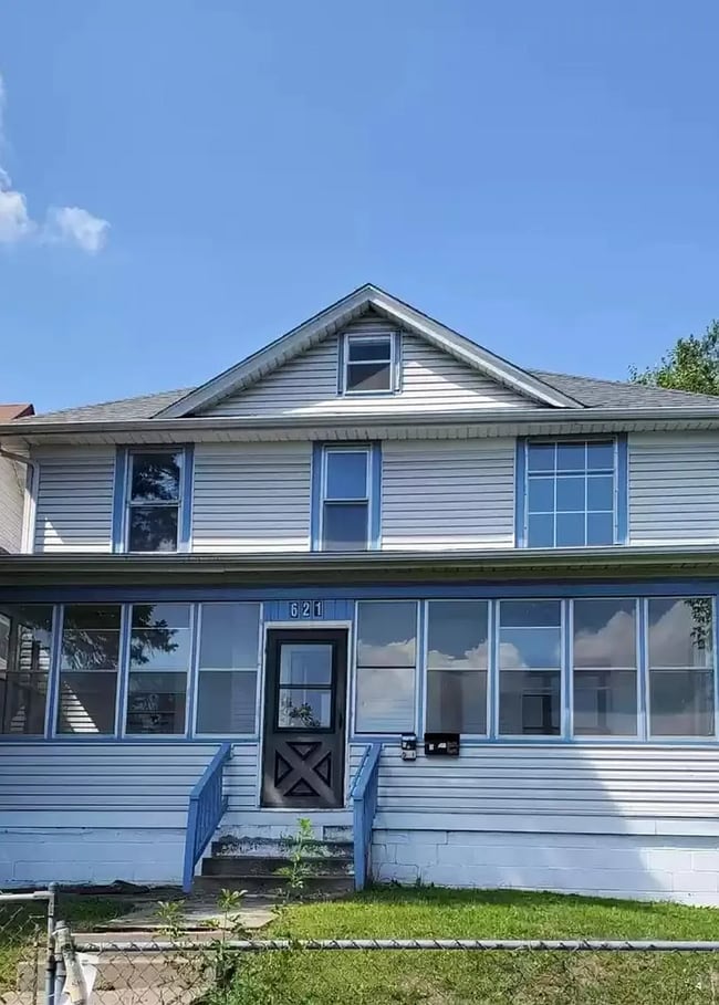 property at 621 N Morgan Ave
