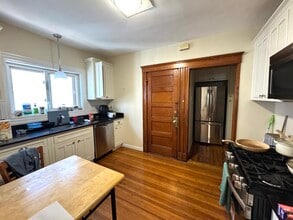 258 Boston Ave, Unit #2 in Medford, MA - Building Photo - Building Photo