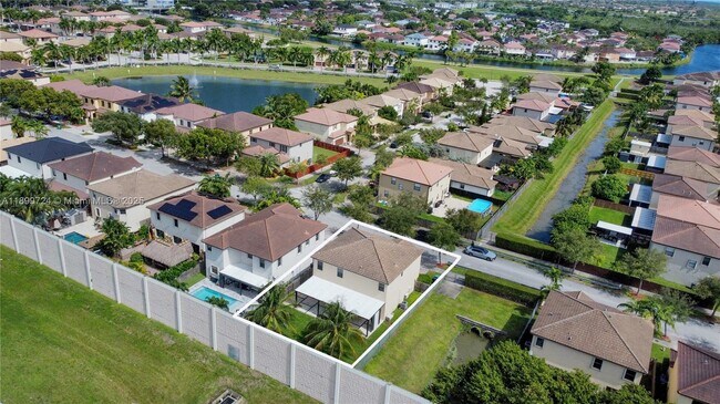 22760 SW 105th Ave in Miami, FL - Building Photo - Building Photo