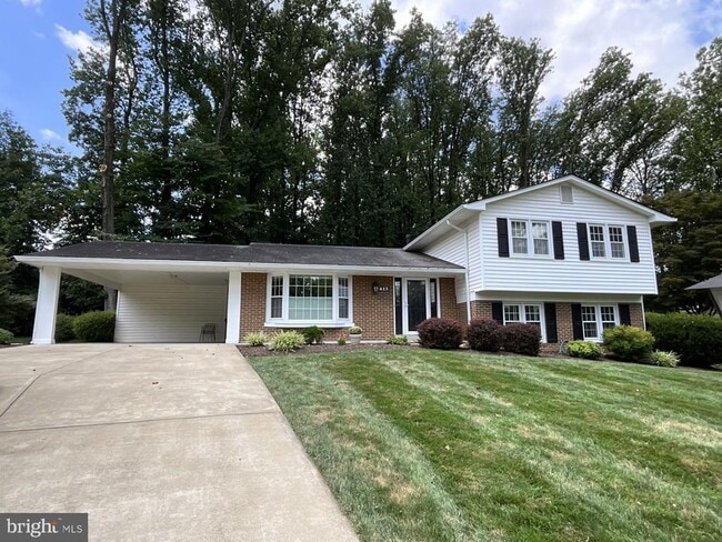 property at 615 Kearney Ct SW