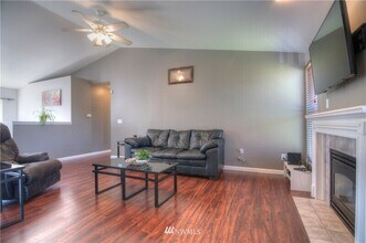 8715 201st St E in Spanaway, WA - Building Photo - Building Photo