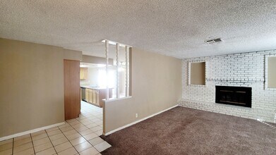 6208 Old Trail Rd in Las Vegas, NV - Foto de edificio - Building Photo