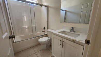 1217 W Martin Luther King Jr Blvd, Unit 1217 W. MLK in Los Angeles, CA - Building Photo - Building Photo