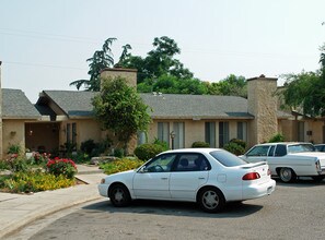 2955 E Peralta Way in Fresno, CA - Foto de edificio - Building Photo