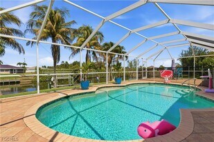 1105 SE 13th St in Cape Coral, FL - Building Photo