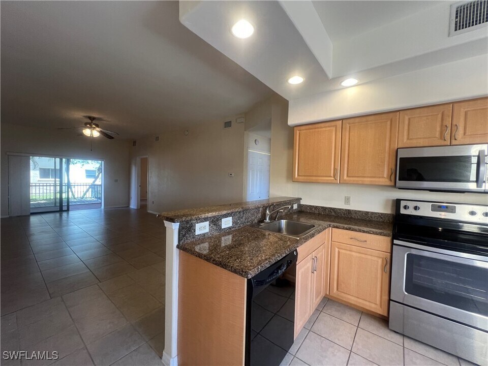 5003 SW 16th Pl in Cape Coral, FL - Building Photo