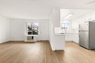 Terre at Canyon in Ramona, CA - Foto de edificio - Building Photo