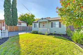 2571 Erickson St in Sacramento, CA - Building Photo - Building Photo