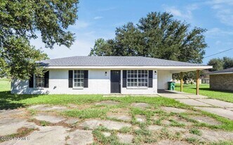 1842 Grace Pete St in Crowley, LA - Building Photo