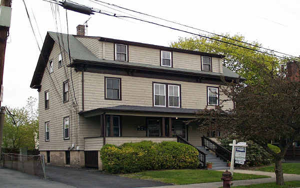 32 Cherry St in Lynn, MA - Building Photo