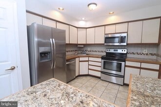 403 Essex Ct in Lansdale, PA - Building Photo - Building Photo