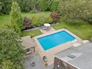 138 North Rd in Hampton Bays, NY - Building Photo - Building Photo