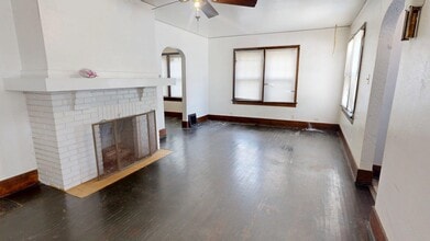 1537 W William St in Decatur, IL - Building Photo - Building Photo