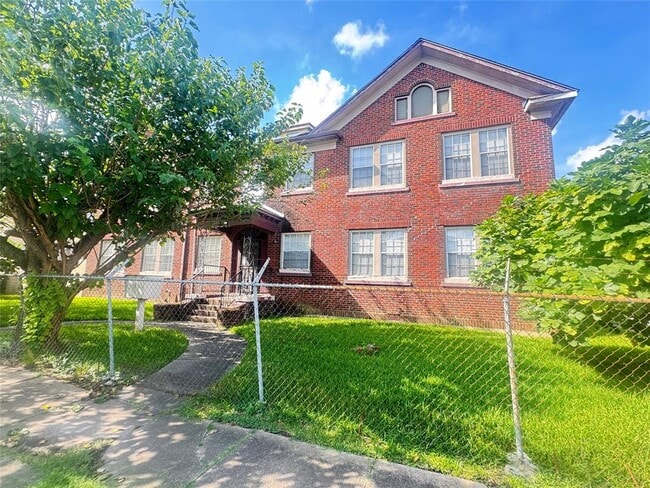 property at 3902 Dallas St