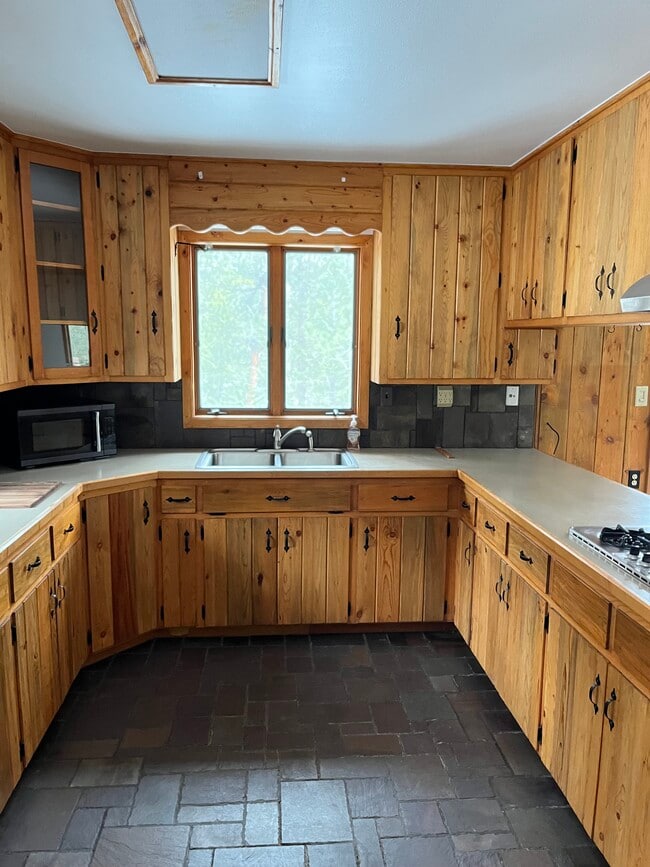 304 Cabin Creek Rd in Allenspark, CO - Building Photo - Building Photo