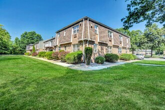 Beekman Gardens in Hillsborough, NJ - Building Photo - Building Photo