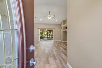 5628 Crest Creek Dr in Jacksonville, FL - Building Photo - Building Photo