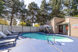 Park 210 Apartment Homes in Edmonds, WA - Building Photo - Building Photo
