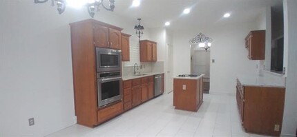 1534 Chapman Dr in Lancaster, TX - Foto de edificio - Building Photo