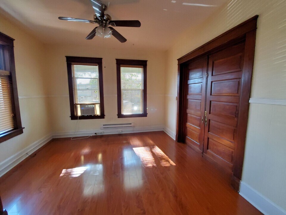 351 S 300 E in Salt Lake City, UT - Building Photo