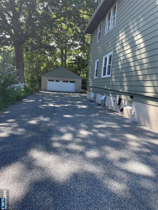 114 Ackerman Ave in Ridgewood, NJ - Building Photo - Building Photo