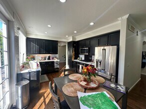 8741 Holly Leaf Dr in Windsor, CA - Building Photo - Building Photo