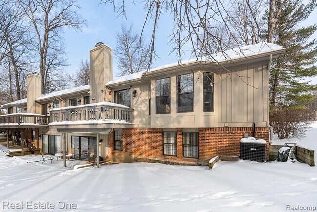 7086 Danbrooke Ct in West Bloomfield Township, MI - Building Photo - Building Photo
