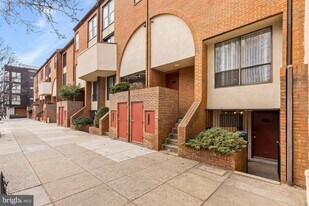 228 N 22nd St in Philadelphia, PA - Building Photo