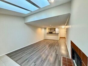 781 Spinnaker Ct in Secaucus, NJ - Building Photo - Building Photo