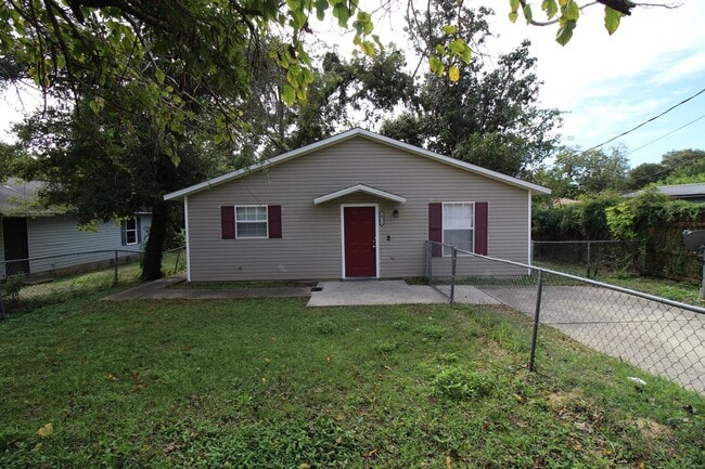 1911 W Gonzalez St in Pensacola, FL - Building Photo - Building Photo